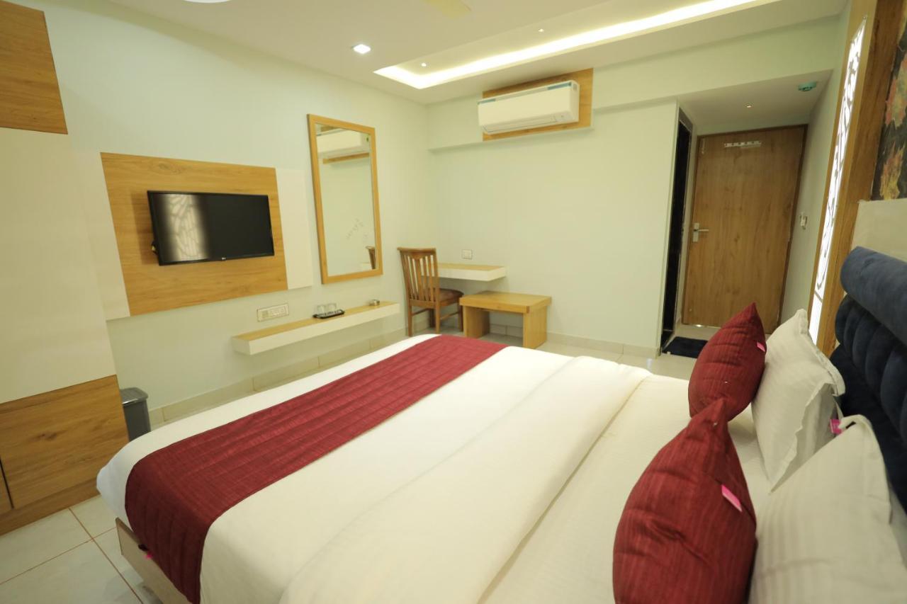 Hotel Rk Fortune Ahmadabad Zewnętrze zdjęcie