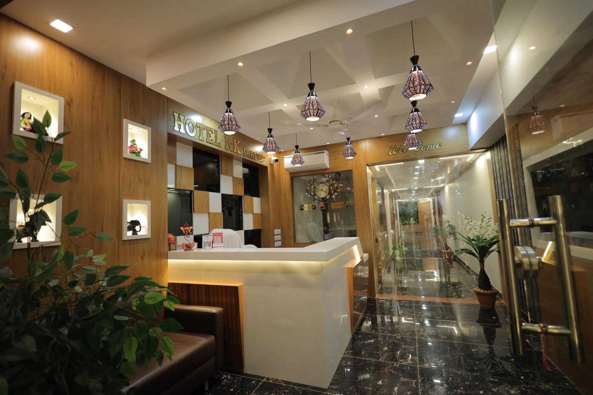 Hotel Rk Fortune Ahmadabad Zewnętrze zdjęcie
